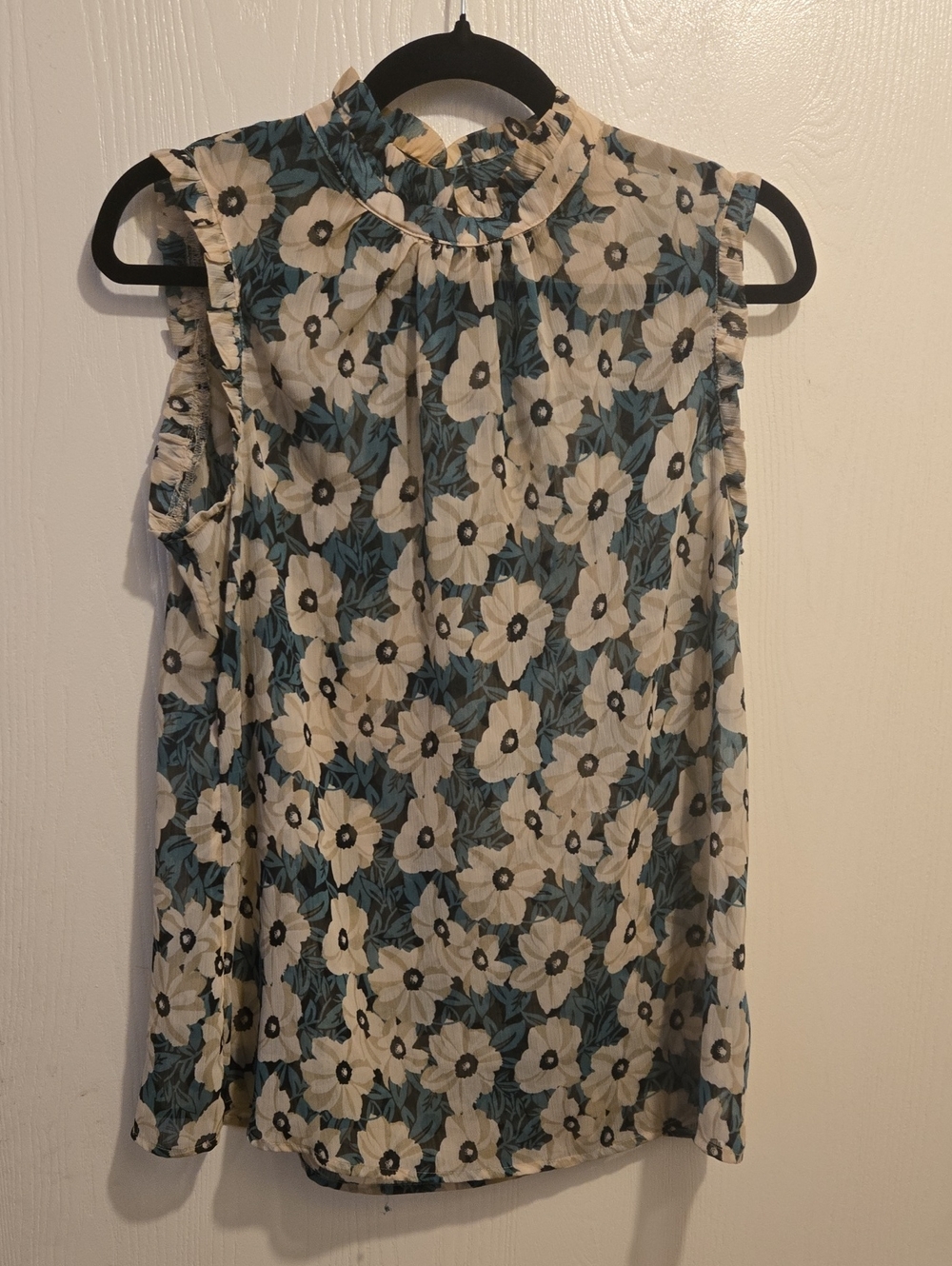 Who What Wear Green & Cream Floral Mock-Neck Sleeveless Top. L52